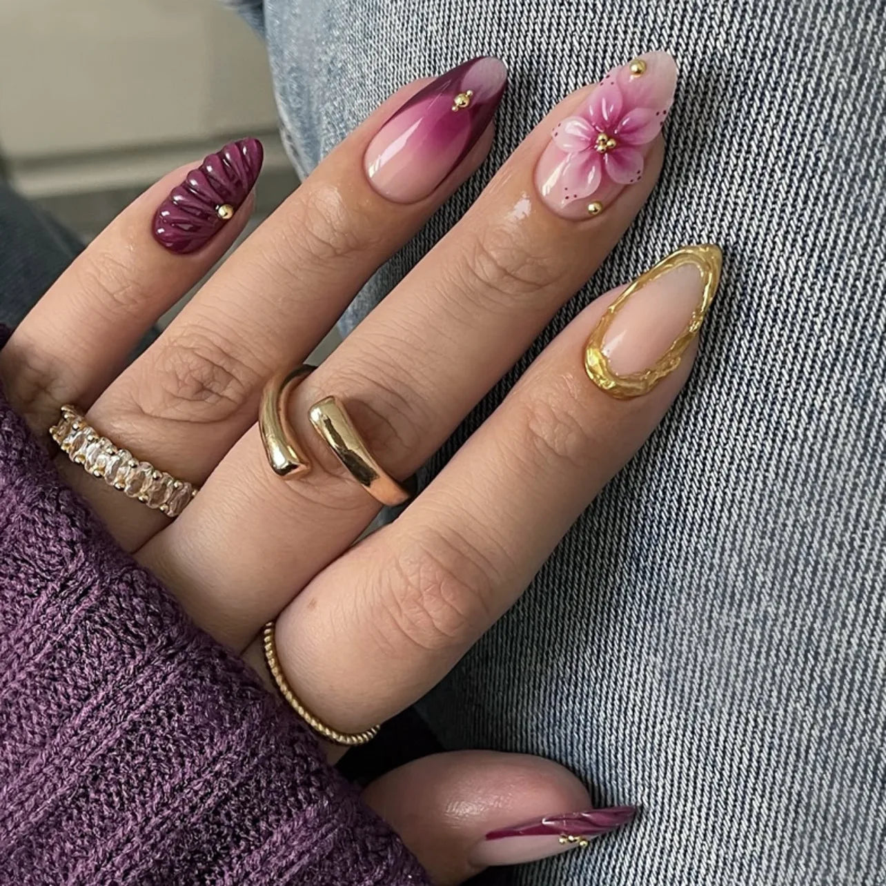 Mid-length Gilded 3D Flower Gradient Almond Reusable Press On Nails