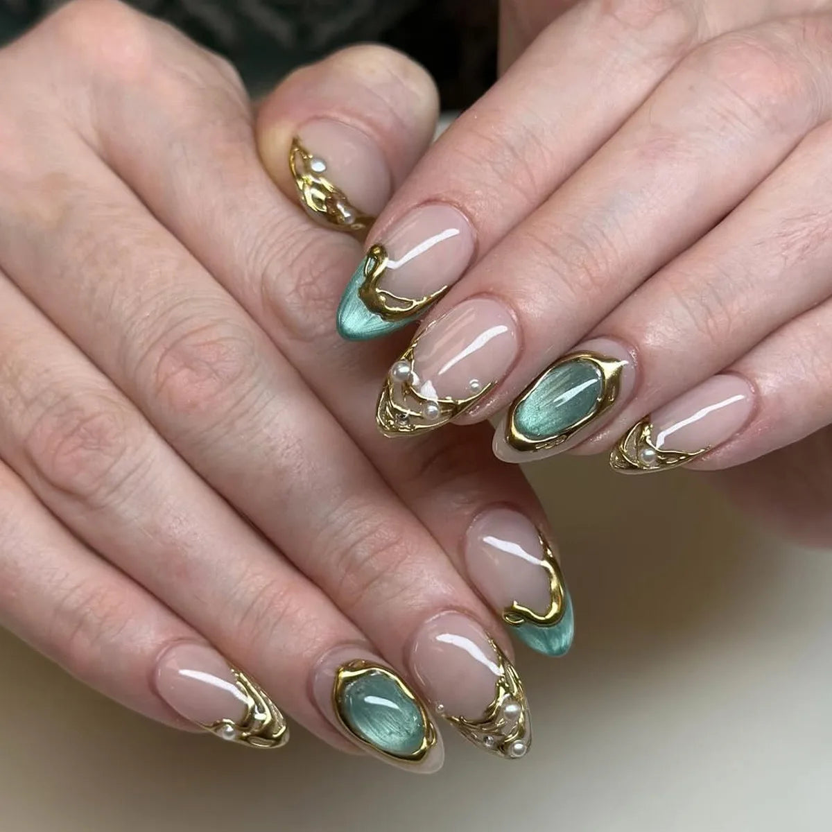 Mid-length Gilded 3D Flower Gradient Almond Reusable Press On Nails